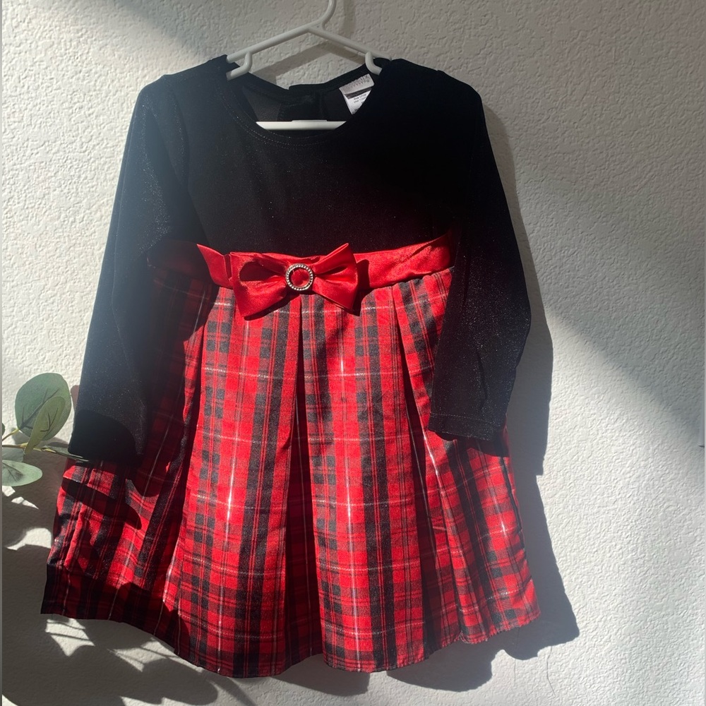 Girls formal dress size 3T.  Red / black.